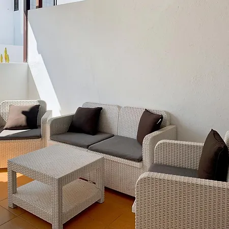 Privadas Cerca De La Playa Y Aeropuerto En Casa Compartida Con Otros Huespedes Holiday home