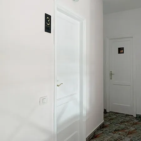 Holiday home Privadas Cerca De La Playa Y Aeropuerto En Casa Compartida Con Otros Huespedes *