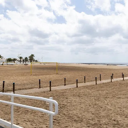 Holiday home Privadas Cerca De La Playa Y Aeropuerto En Casa Compartida Con Otros Huespedes Playa Honda (Lanzarote)