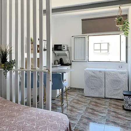 Privadas Cerca De La Playa Y Aeropuerto En Casa Compartida Con Otros Huespedes Holiday home